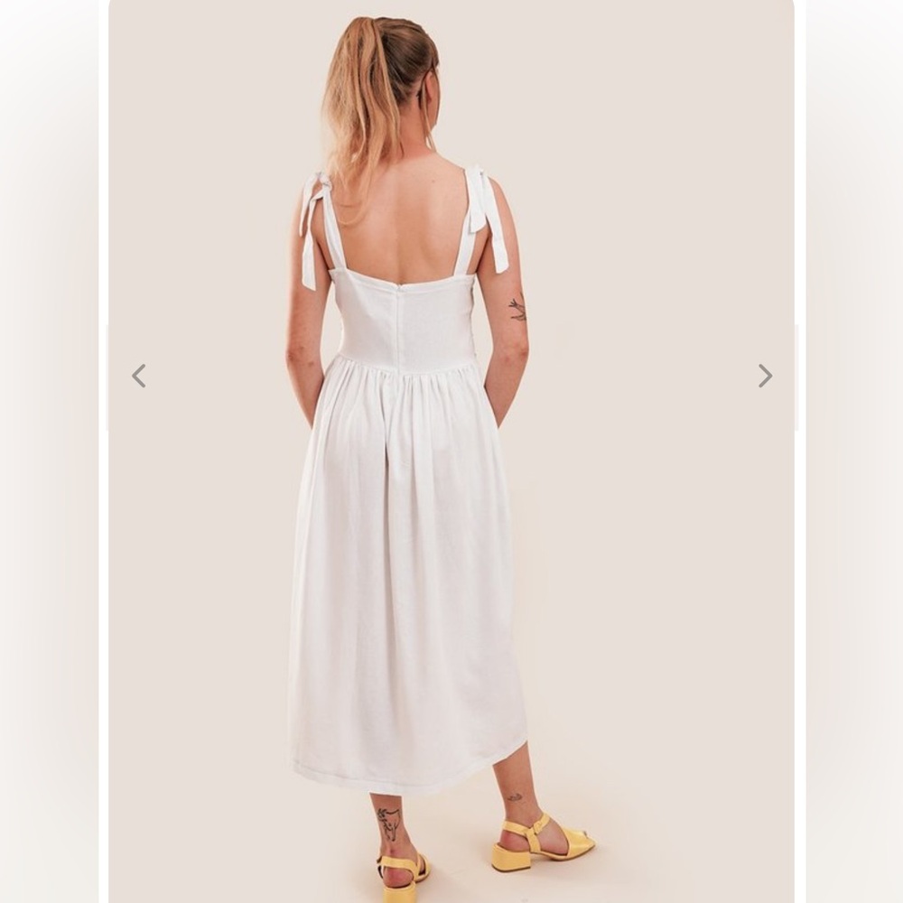 TACH White hand embroidered Smocked Midi Dress with Floral Accents S linen - Picture 2 of 7